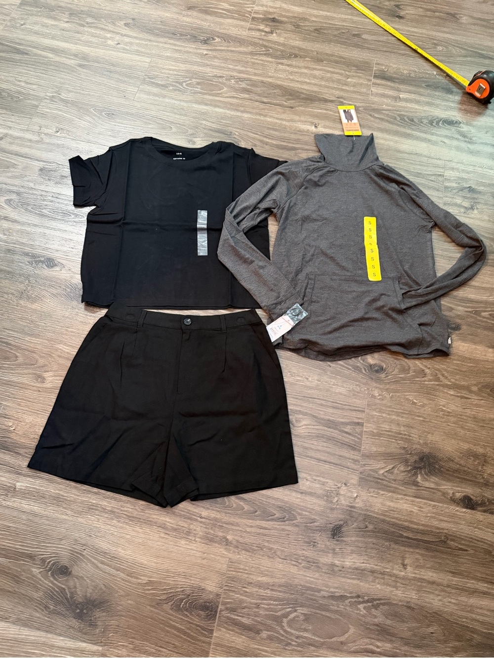 Mixed bundle Black Tee, Black Shorts & Gray Turtleneck Set size small